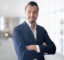 Hari Becic, Solo Webdev bei 99dev